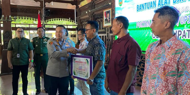 Dukung Swasembada Pangan Nasional, Petani di Kudus Terima Bantuan 19 Alsintan