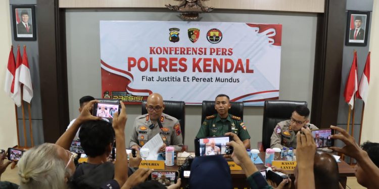 Ngaku Anggota Kostrad, Pria Serang Polisi dengan Sajam di Kendal