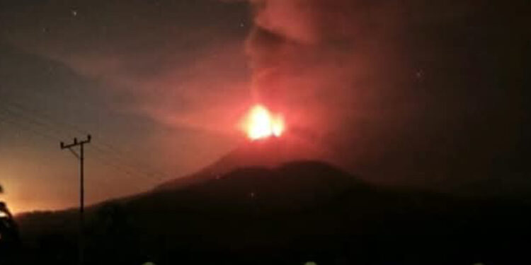 Gunung Lewotobi Laki-Laki di NTT Erupsi Hebat, Status Awas