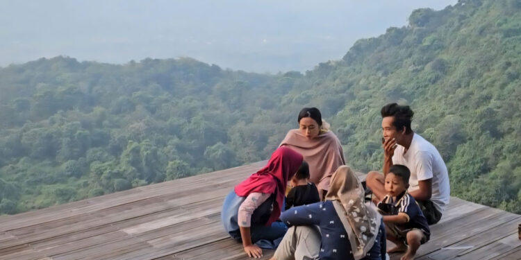 Wisata Bukit Cendana Rembang Tawarkan Camping Ground dengan View Alam Eksotis