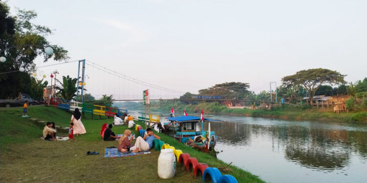 Piknik di Tepi Sungai Silugonggo, Spot Healing Baru di Pati yang Ramah Kantong