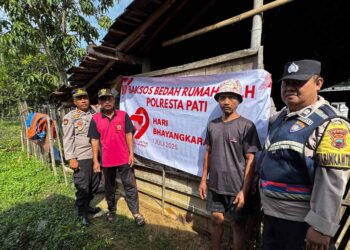 Polresta Pati Bedah 3 Rumah Warga Winong, Wujud Kepedulian di HUT ke-79 Bhayangkara