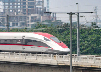 Kereta Cepat Whoosh Pecahkan Rekor: Angkut 25 Ribu Penumpang Sehari