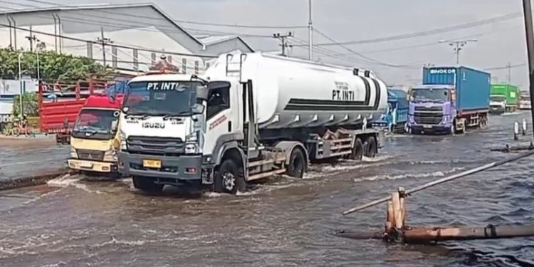 Kecewa Banjir Rob Belum Ditangani Serius, 100 Ribu Warga NU Demak Akan Turun ke Jalan