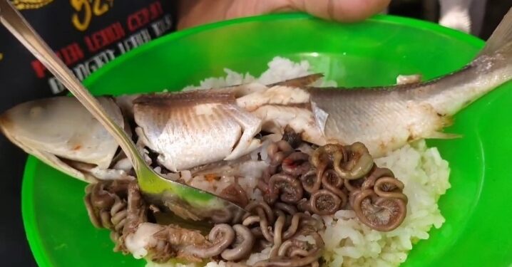 Menyantap Kuliner Tambak Khas Pati