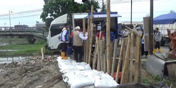 Pemprov Jateng Terjunkan 4 Pompa Air untuk Kurangi Banjir Rob di Pantura Demak