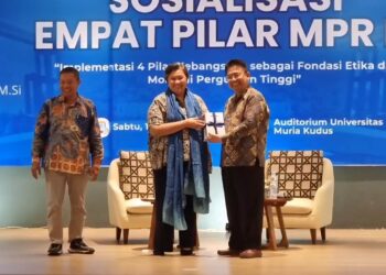 Lestari Moerdijat Terima Penghargaan Pemberi Beasiswa KIP Kuliah Terbanyak
