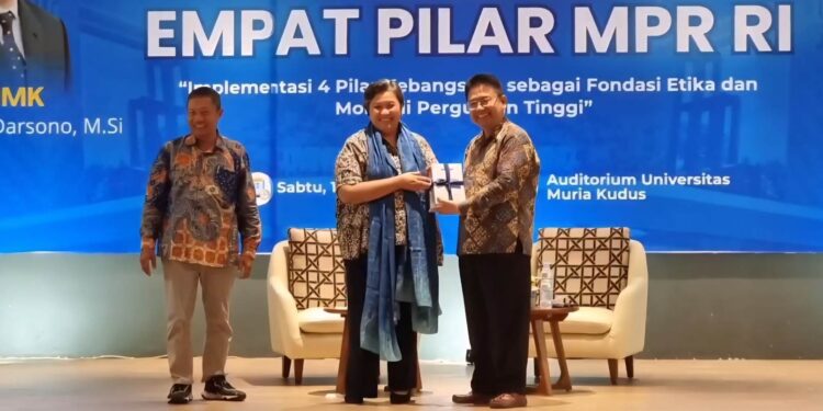 Lestari Moerdijat Terima Penghargaan Pemberi Beasiswa KIP Kuliah Terbanyak