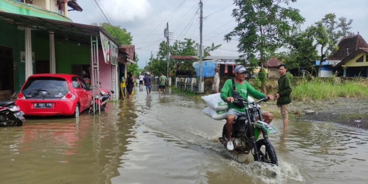 Hujan Deras Semalaman, Banjir di Tunggulsari Tayu Makin Parah