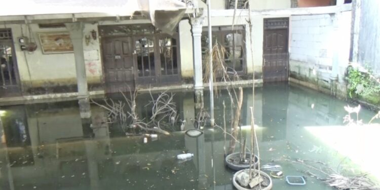 Banjir Rob 3 Pekan Belum Surut, Kerugian Warga Sayung Demak Capai Ratusan Juta Rupiah