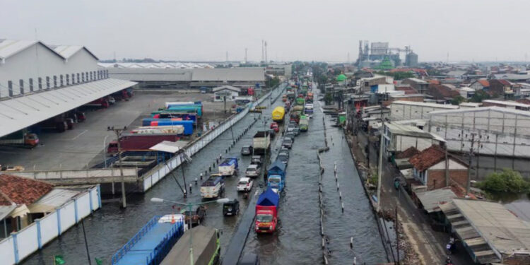 Banjir Rob Tidak Mau Surut, Pemkab Demak Harap Tanggul Laut Segera Terealisasi