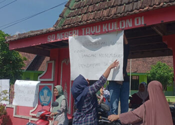Wali Murid SDN Tayu Kulon 01 Pati Geruduk Sekolah, Tolak Regrouping