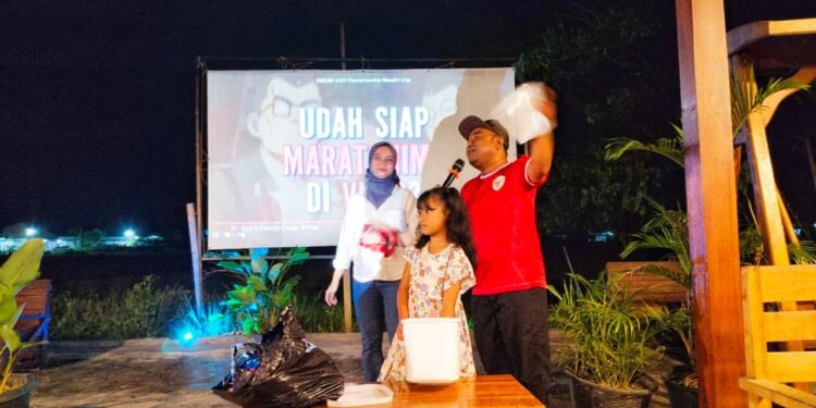 Warga Rembang Berbondong-Bondong Dukung Timnas Indonesia Vs Vietnam di Kopi Klotok Tavaraze