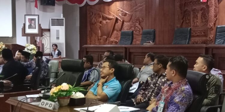 Temui DPRD Rembang, Warga Banyudono Keluhkan Bau Limbah Pabrik Ikan