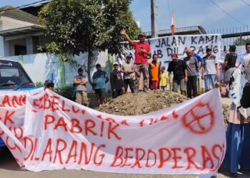 Warga Tanjungrejo Pati Blokir Akses Masuk PT SJB