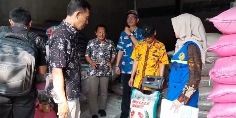 Cek Beras Oplosan, Disdagperin Pati Malah Temukan Beras Tak Sesuai Takaran dan Tak Ada Izin Edar
