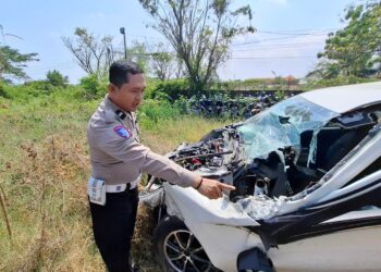 Hilang Kendali, Truk Sapu 2 Mobil dan 1 Motor di Jepara