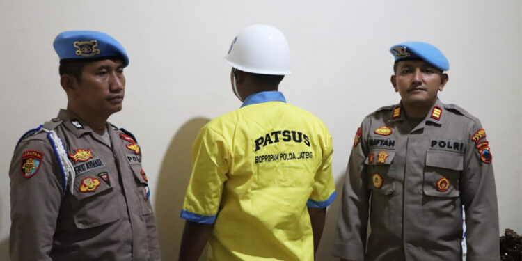 Viral Polisi Pukuli Massa Demo Lengserkan Sudewo, Disanksi Jalani Hukuman Internal