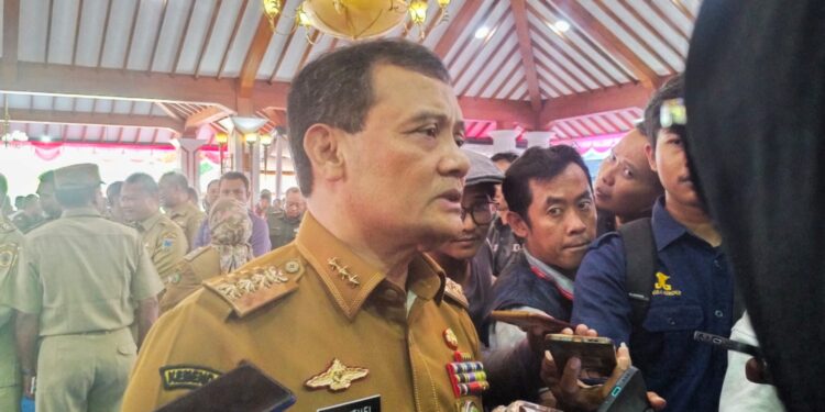 Gubernur Jateng Minta Warganya Tak Kibarkan Bendera One Piece