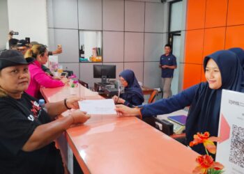Massa Kirim Surat ke KPK Membeludak, Kantor Pos Pati Tambah Loket