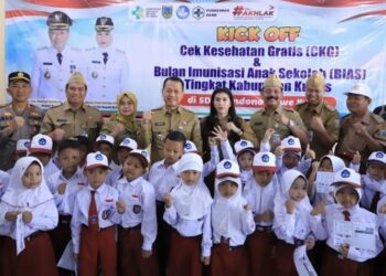 Bupati dan Wabup Kudus Tinjau Cek Kesehatan Gratis di SDN 01 Cendono