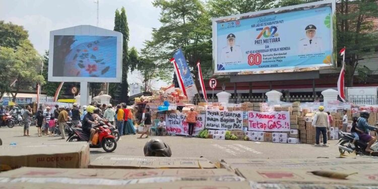 Donasi Demo 13 Agustus Tembus 14 Ribu Kardus Air Mineral