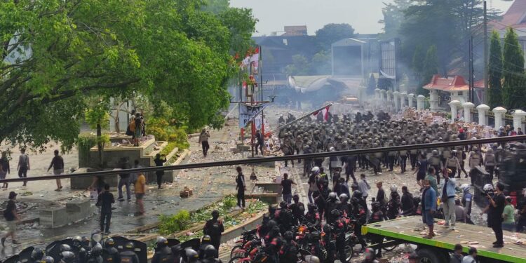 Polisi Tangkap Belasan Pendemo Turunkan Bupati Pati Sudewo