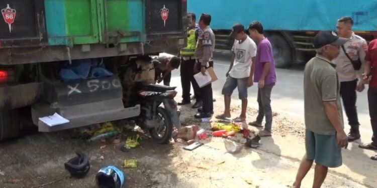 Tabrak Truk Parkir di Demak, 1 Pemotor Tewas dan 1 Kritis