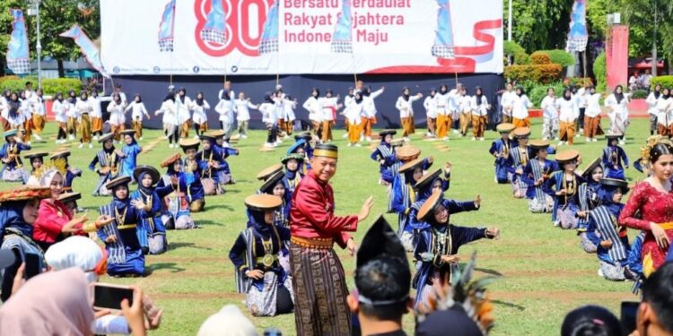 Pimpin Upacara HUT ke-80 RI, Bupati Kudus: Mari Isi Kemerdekaan dengan Kontribusi Positif