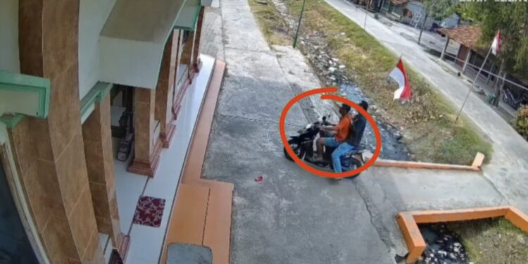 Komplotan Curanmor di Demak Beraksi di Siang Hari Terekam CCTV