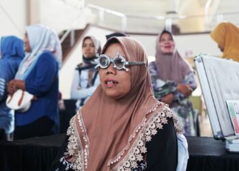 Amartha Beri Layanan Periksa Kesehatan Mata dan Bagikan Kacamata Gratis