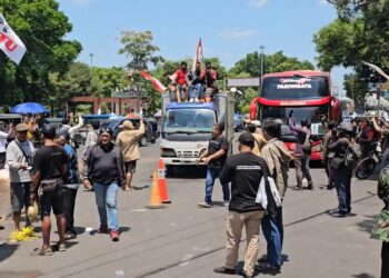 Massa Demo KPK Tuntut Sudewo jadi Tersangka Mulai Penuhi Alun-Alun Pati