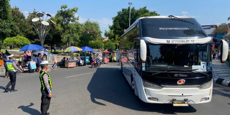 Ratusan Warga Pati Berangkat Geruduk KPK, Tuntut Sudewo jadi Tersangka Korupsi