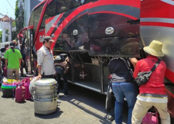 Warga Pati Demo ke KPK Bawa Bahan Makanan dan Peralatan Dapur