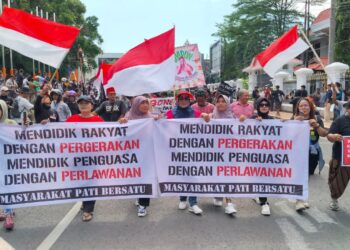 Inilah 13 Tuntutan Masyarakat Pati Bersatu saat Demo di Depan DPRD Pati