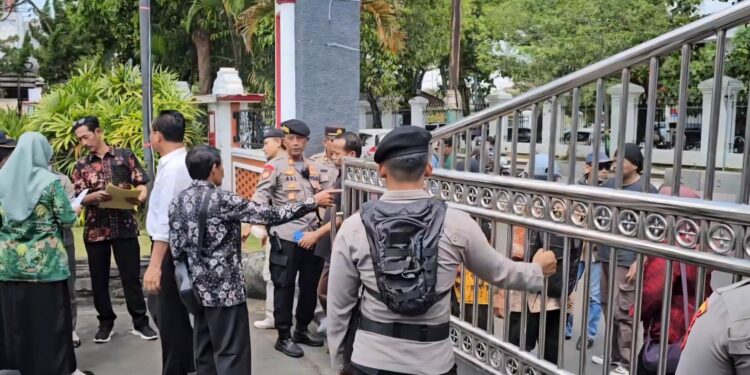 Antisipasi Ricuh, Polisi Jaga Ketat Rapat Pansus DPRD Pati