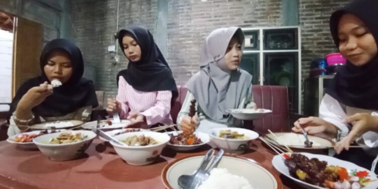 Selain Jual Sate, Warung di Gabus Pati Ini juga Ajari Bisnis Kambing dan Kuliner