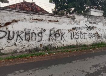 Viral Aksi Vandalisme Dukung KPK Usut Tuntas Kasus Korupsi Kuota Haji di Rembang