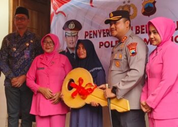 Polres Rembang Resmikan Bedah Rumah Warga di Narukan Kragan