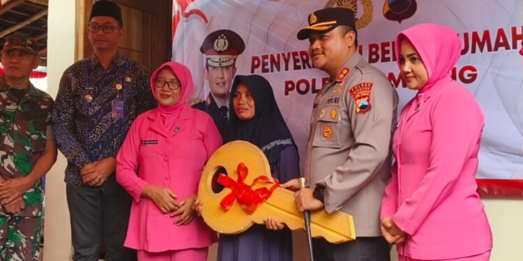 Polres Rembang Resmikan Bedah Rumah Warga di Narukan Kragan