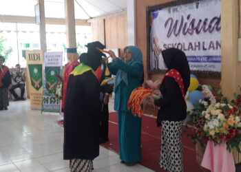 Usia Tak Halangi Puluhan Lansia di Juwana Menuntut Ilmu, Kini Sandang Gelar Sarjana