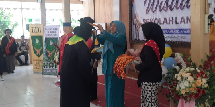 Usia Tak Halangi Puluhan Lansia di Juwana Menuntut Ilmu, Kini Sandang Gelar Sarjana