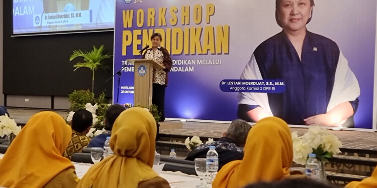 Wakil Ketua MPR RI Terjun Langsung Tingkatkan Skill Seratusan Guru di Demak