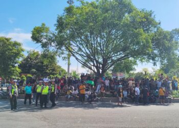 Usai Rapat Pansus, Massa Pendukung Sudewo dan MPB Nyaris Bentrok