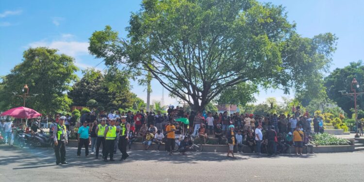 Usai Rapat Pansus, Massa Pendukung Sudewo dan MPB Nyaris Bentrok