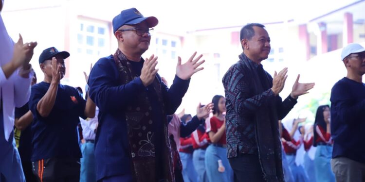 Mendikdasmen Abdul Mu’ti Dorong Penguatan Karakter Lewat Senam Indonesia Hebat