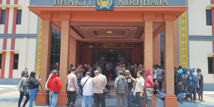 Koordinator Dipukuli dan Rumah Dibakar, MPB Geruduk Polresta Pati