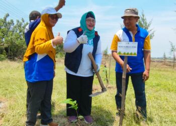Perum LKBN Antara Gandeng DPR RI Tanam 500 Bibit Pohon di Rembang