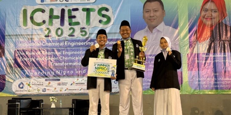 Inovasi Cat Antikorosi Bawa Siswa MA Salafiyah Pati Raih Juara 3 Nipro ITS