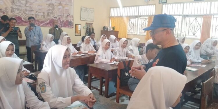 Pantau Bantuan IFP, Mendikdasmen Abdul Mu’ti Kunjungi SMKN 1 Kudus